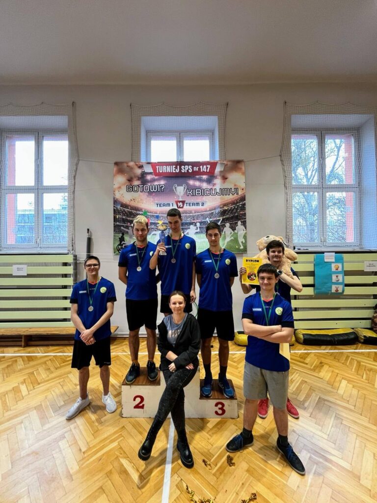 II miejsce w Międzyszkolnych Zawodach Sportowych w „KAROLKĘ”