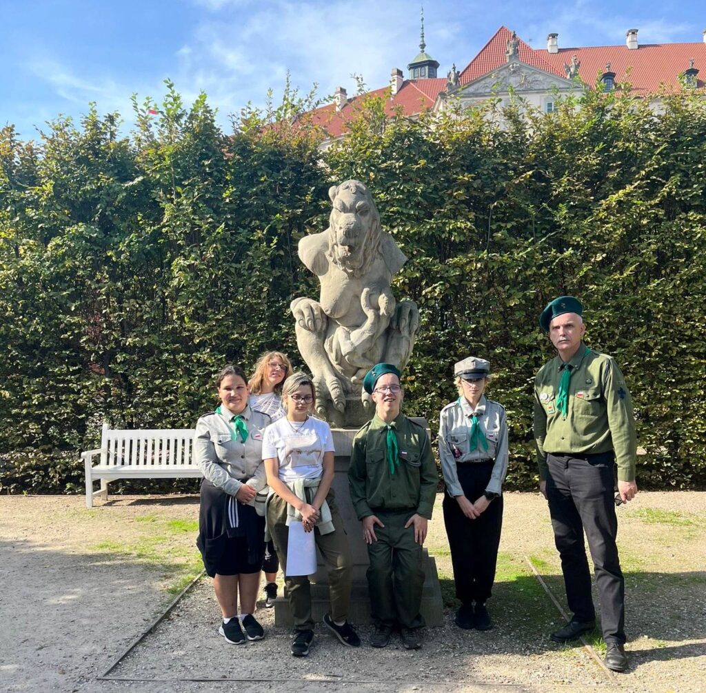 Członkowie drużyny harcerskiej