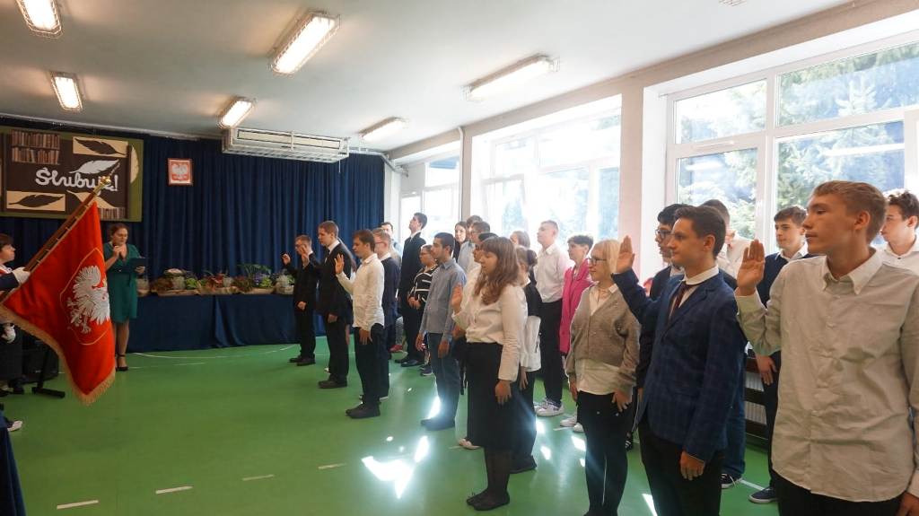 Ślubowanie uczniów klas pierwszych