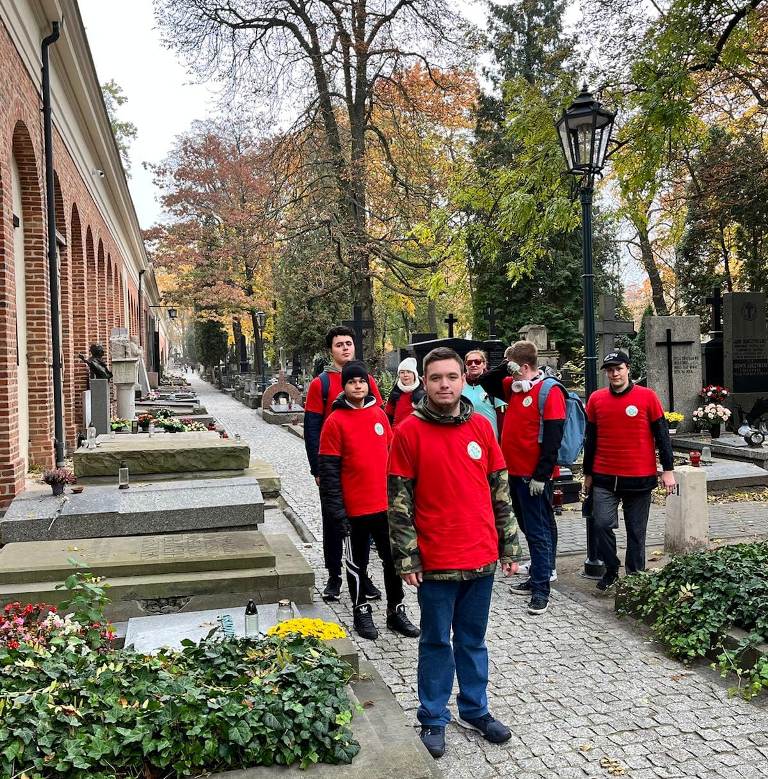 Nasi wolontariusze na Cmentarzu Powązkowskim w Warszawie