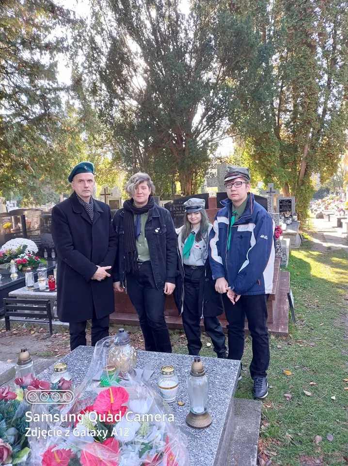 Reprezentanci Drużyny Harcerskiejodwiedzili grób Patrona naszej szkoły, Kazimierza Kirejczyka
