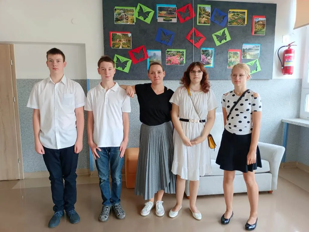 Uczniowie z wychowawcami