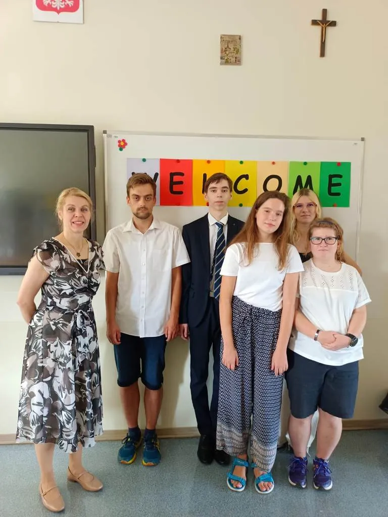 Uczniowie z wychowawcami