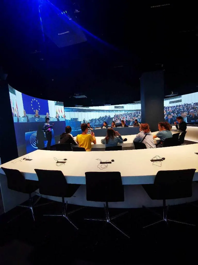 Uczniowie SB w Parlamencie Europejskim w Warszawie