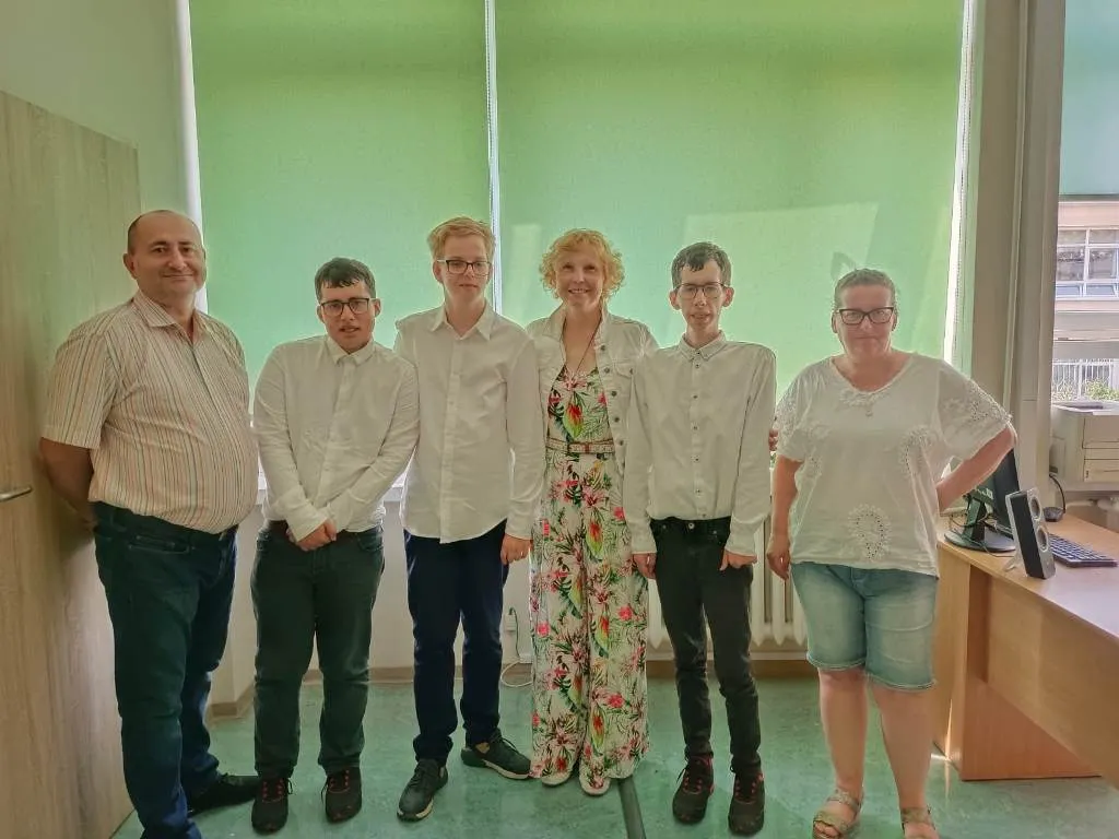 Uczniowie z wychowawcami