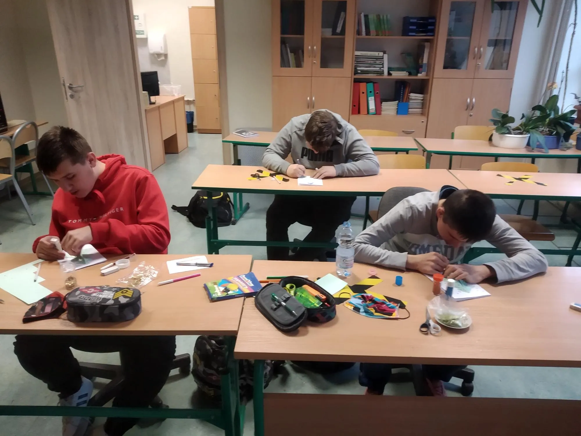 Uczniowie klas ogrodniczych