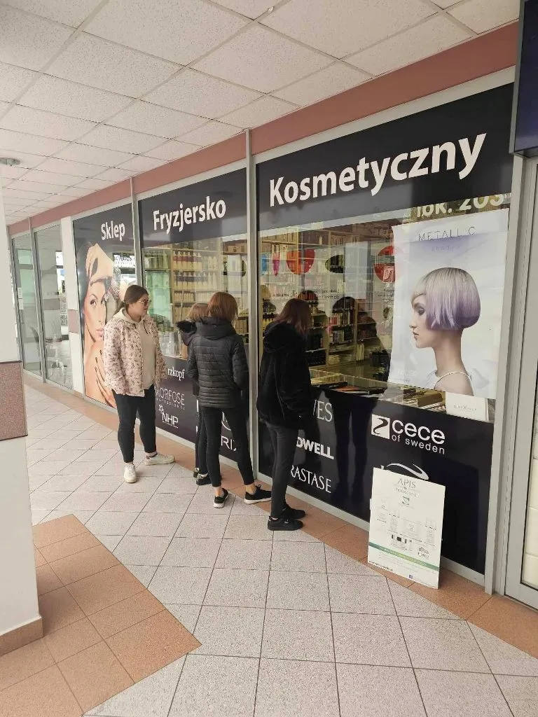 Wizyta uczniów w hurtowni fryzjerskiej
