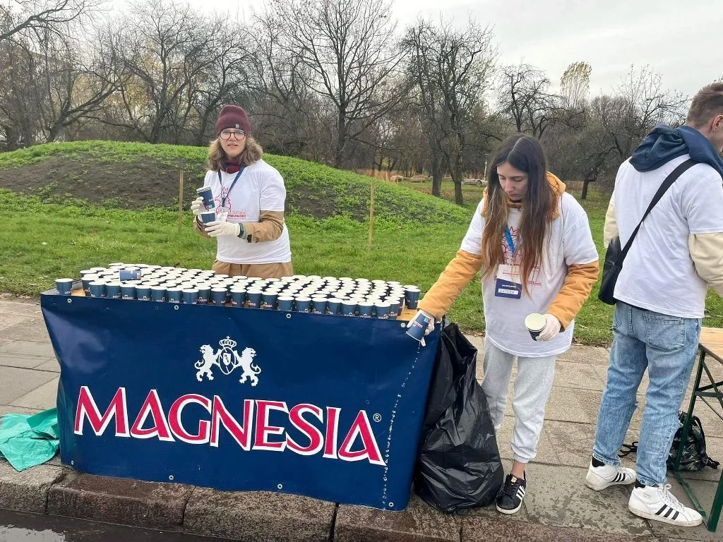 Wolontariusze w trakcie 32. Biegu Niepodległości