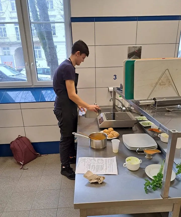 Uczniowie w trakcie egzaminu próbnego