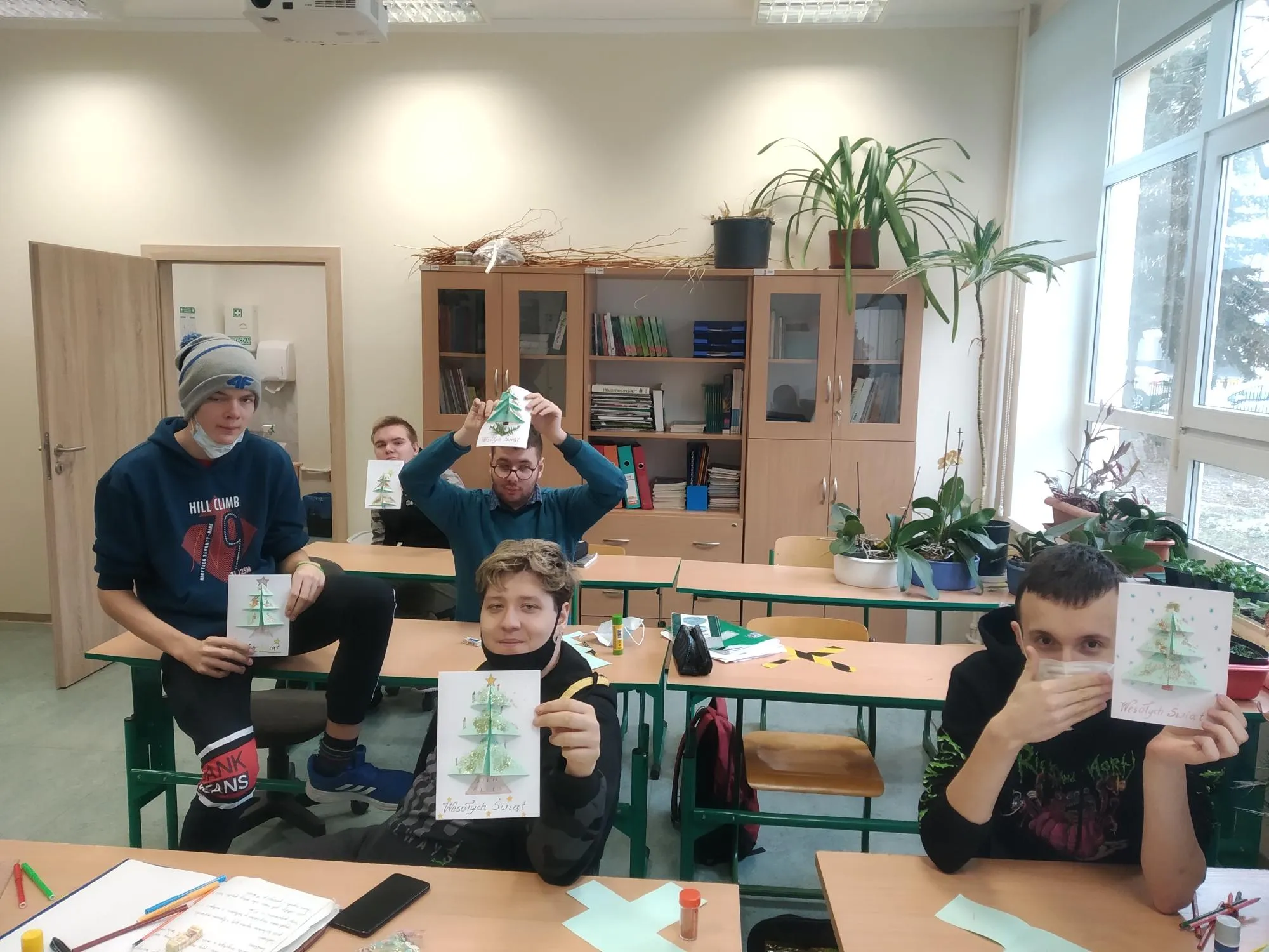 Uczniowie klas ogrodniczych