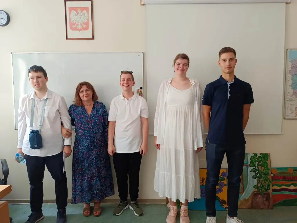 Uczniowie z wychowawcami