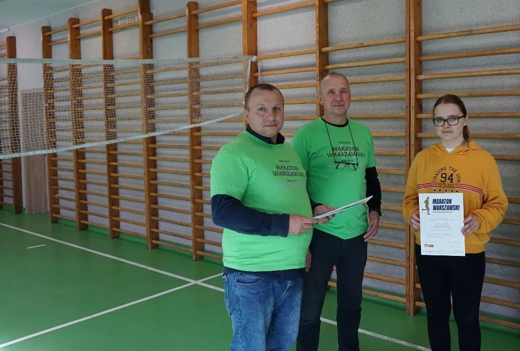 Grupa wolontariatu sportowego w trakcie Maratonu Warszawskiego