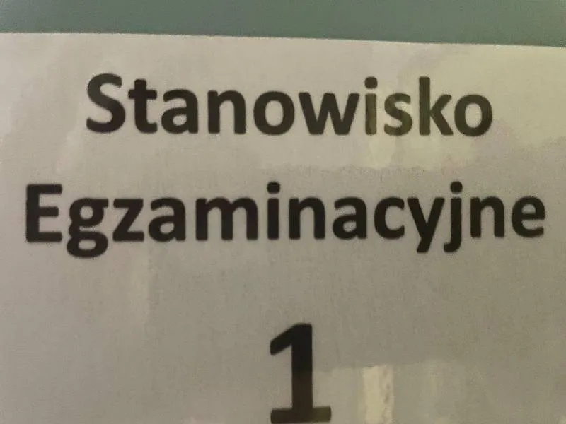 Uczniowie w trakcie próbnego egzaminu praktycznego