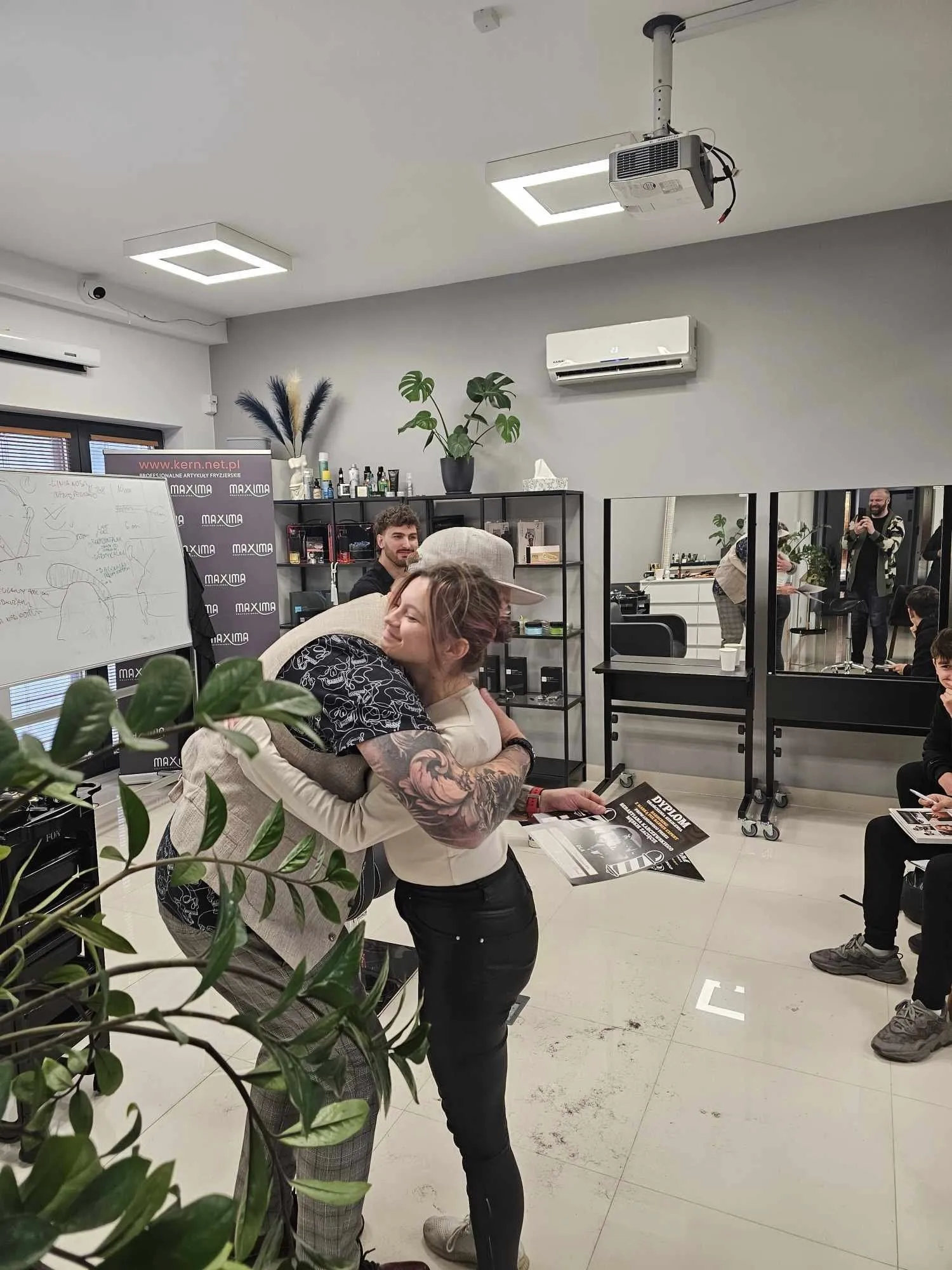 Uczniowie pod okiem ekspertów z marki FOX BARBER EXPERT