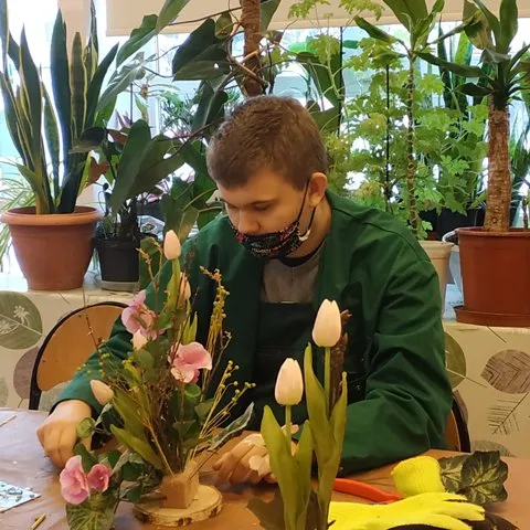 Uczniowie klas ogrodniczych