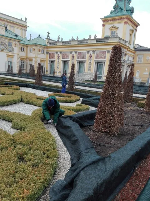 Uczniowie klas ogrodniczych