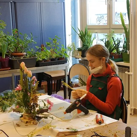 Uczniowie klas ogrodniczych