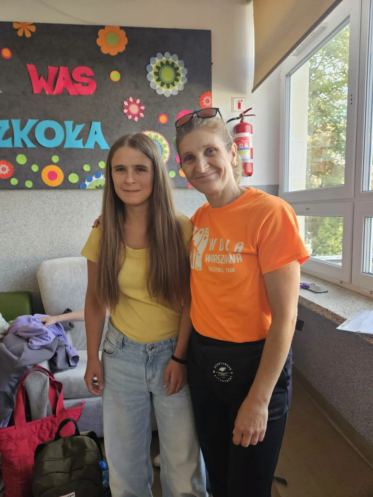 żółty